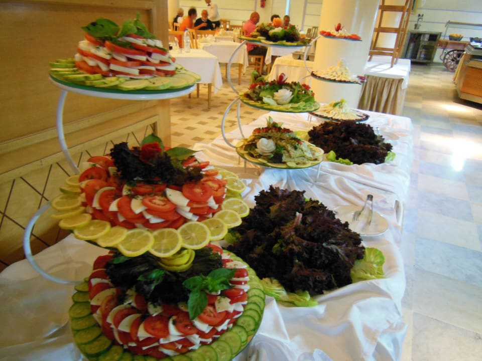 Tomate mozarella, tagine, artichauts, etc... Hotel El Mouradi Djerba Menzel