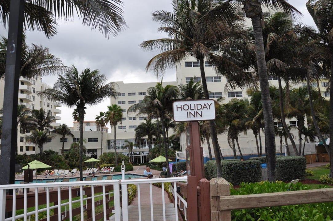 Garten- und Poolanlage Holiday Inn Miami Beach-Oceanfront