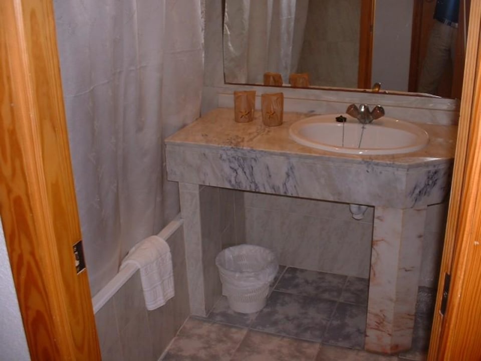 Iberostar Playa de Muro - Zimmer/Bad Iberostar Waves Playa de Muro