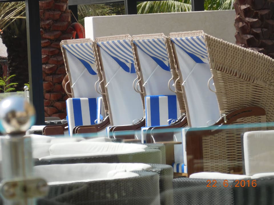 Strandkorb am Pool DoubleTree by Hilton Resort & Spa Marjan Island