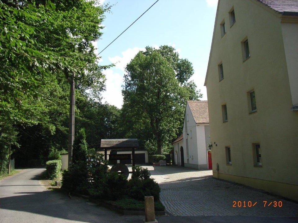 Einfahrt Mühlenhotel Schöpstal