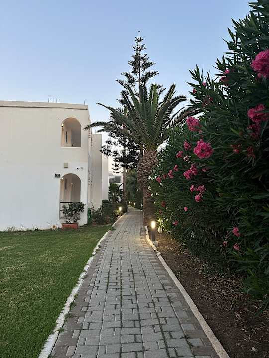 Gartenanlage HARPIN Happy Days Beach Hotel