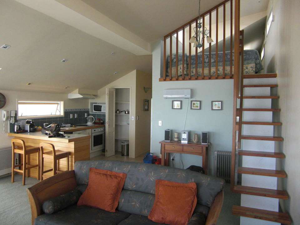 Wohnraum/Küche & extra Schlafraum Bucklands Beach Waterfront Motel - The Chalets