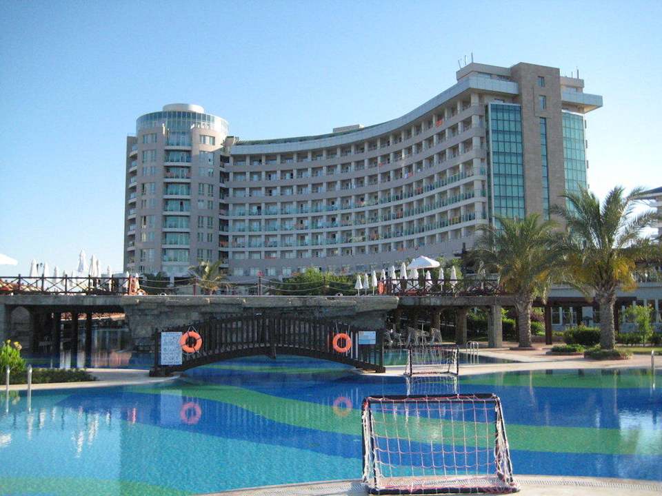 Hotel vom Pool aus aufgenommen Sherwood Exclusive Lara