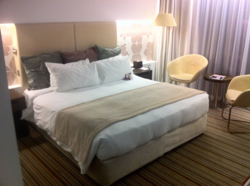Deluxe DZ als EZ Crowne Plaza Hotel Yas Island
