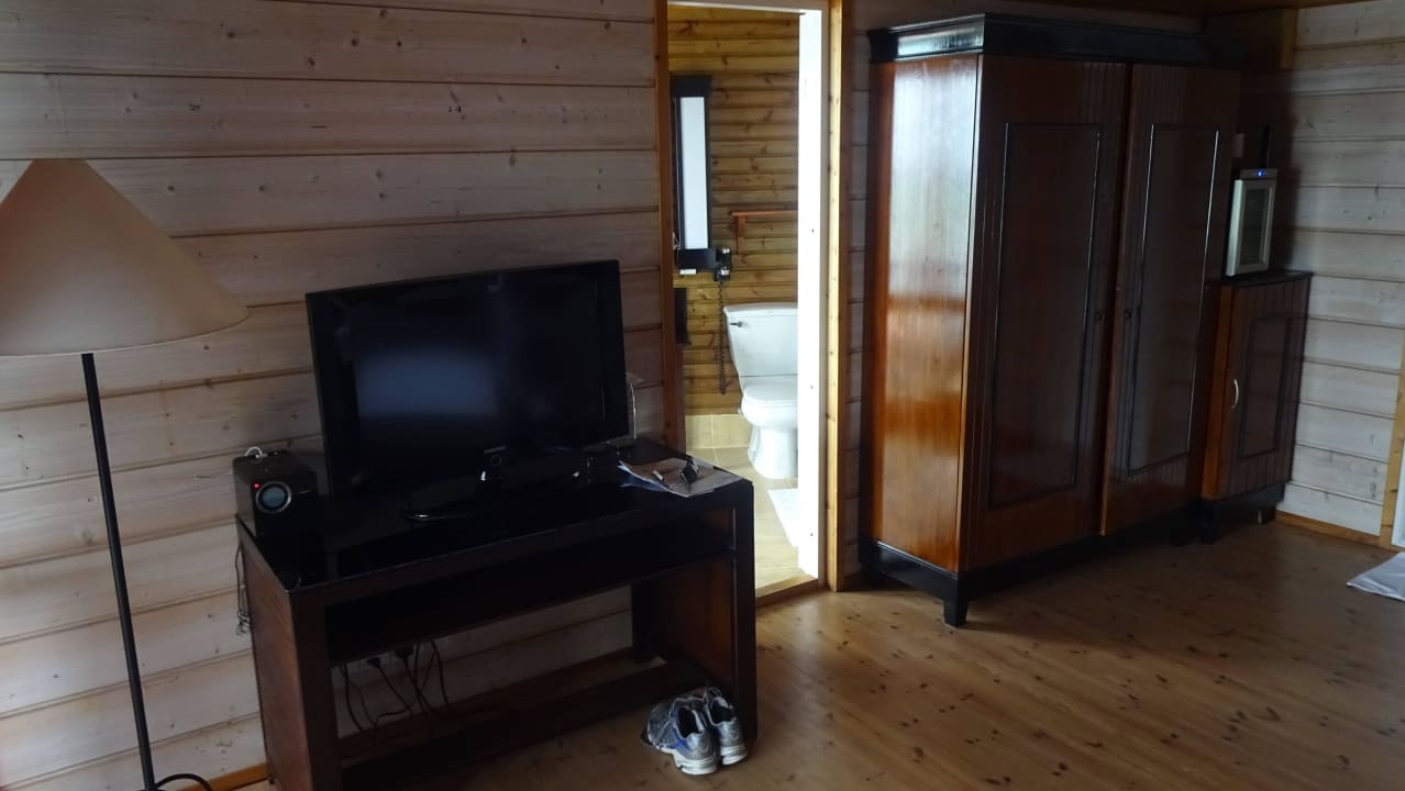 Wasservilla TV mit Stereoanlage und Schrank Kuredu Island Resort & Spa