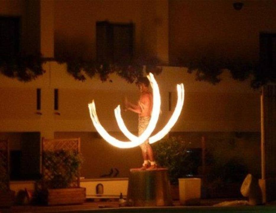 ...tutto il giorno in spiaggia e in Hotel ... Club Family Hotel Executive