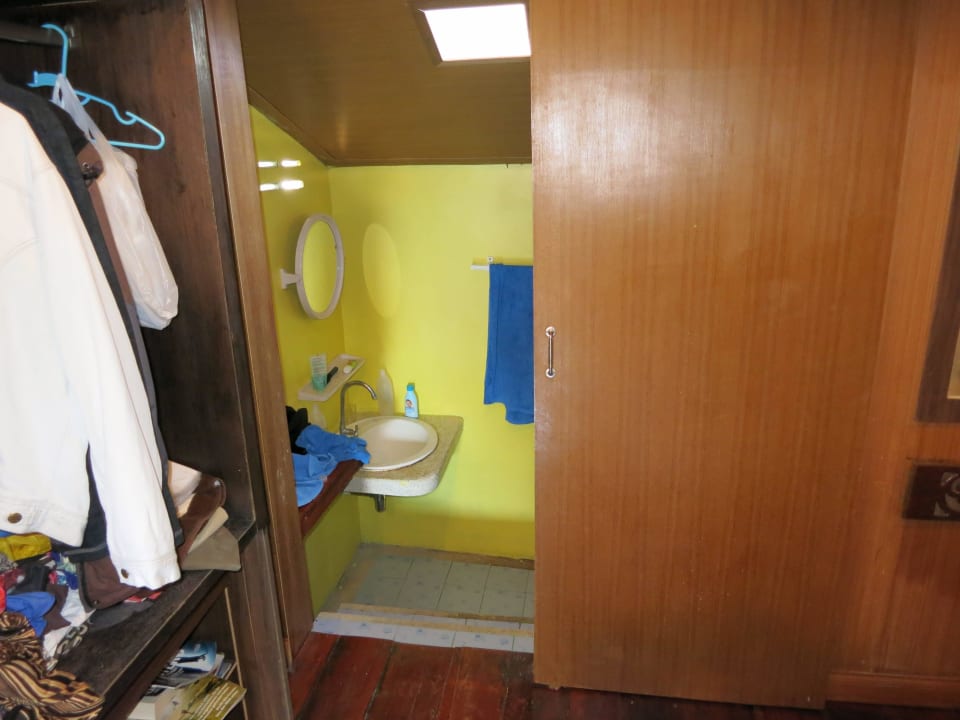 Zum Bad geht es drei Stufen hinunter Hotel Lipe Power Beach Resort