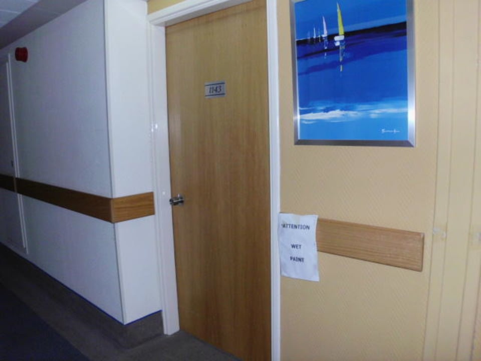 Malerarbeiten während des Hotelbetriebes Constantinou Bros Athena Royal Beach Hotel