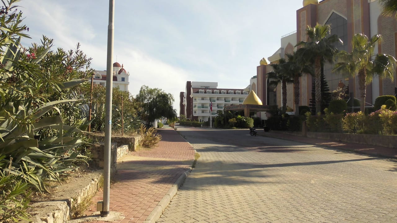 Von der Westseite zum Hotel Adalya Ocean Deluxe