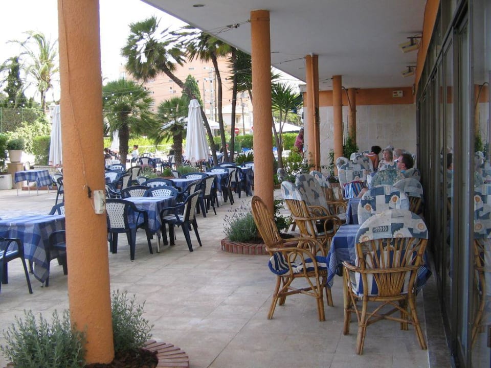 Die Terrasse vor dem Hotel Hotel Luxor