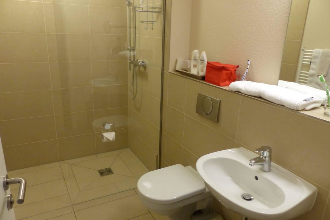 Bad mit begehbarer Dusche Station L Gästezimmer