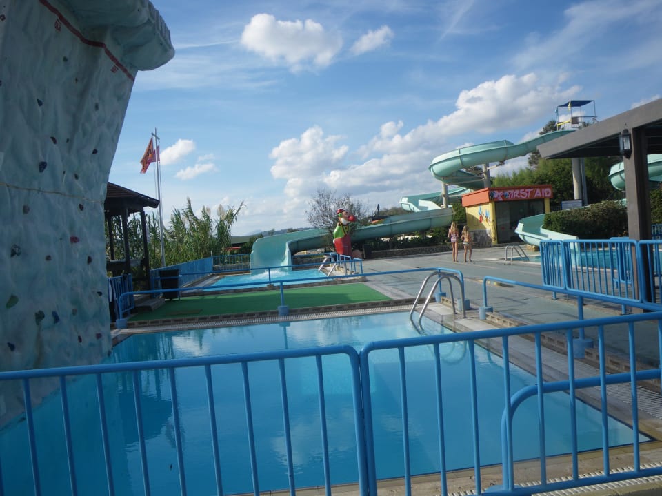 Kletterwand im Kinderbereich  Esperides Beach Resort