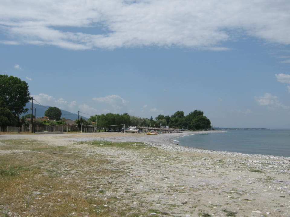 Der menschenleere Kieselstrand. alltoura Club Hotel Poseidon Palace