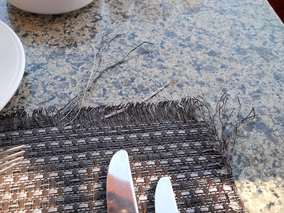 Zerfledderte Tischsets leider die Regel Swisstouch Oriental Resort Marsa Alam