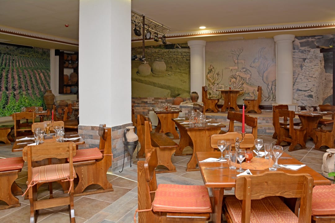 Gastro Hotel Estreya Residence