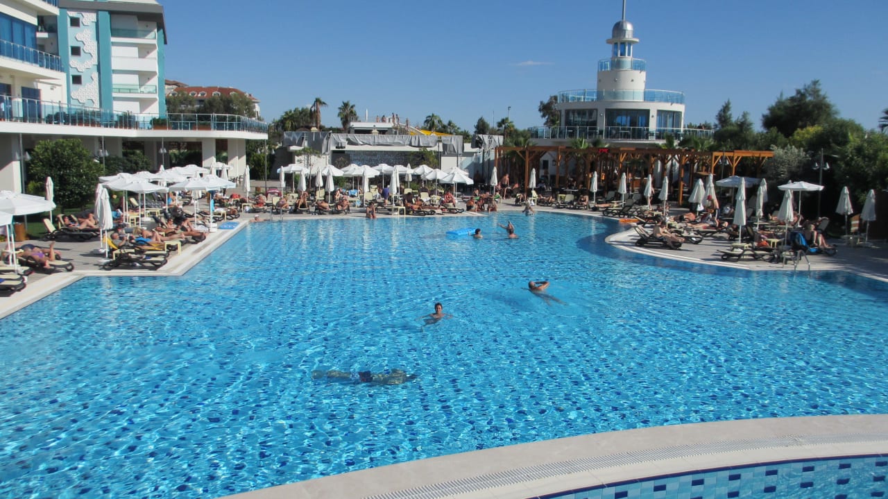 Großer Pool Commodore Elite Suites & Spa - Adults only