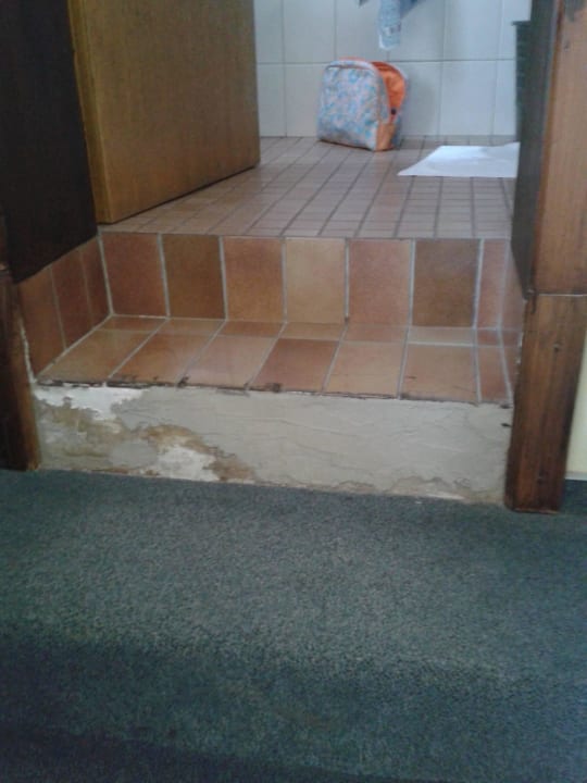 Abgefallene Fliesen wurden nie repariert Hotel zur Krone