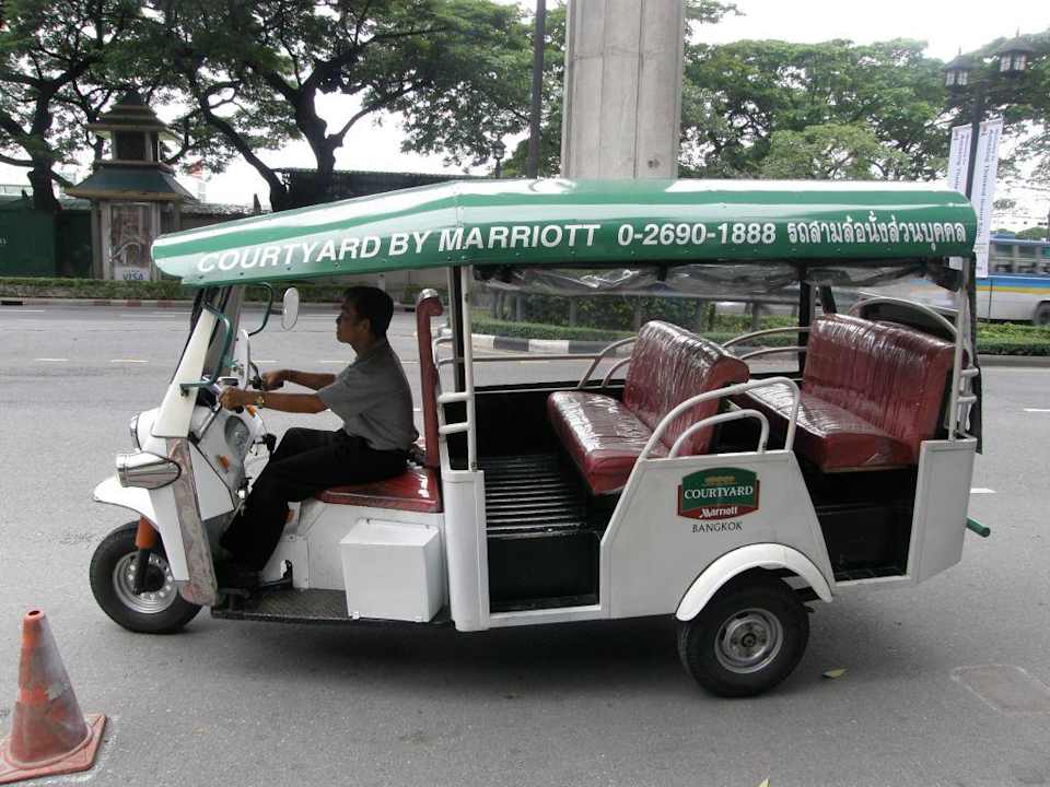 Tuk-Tuk Hotel Courtyard By Marriott Bangkok