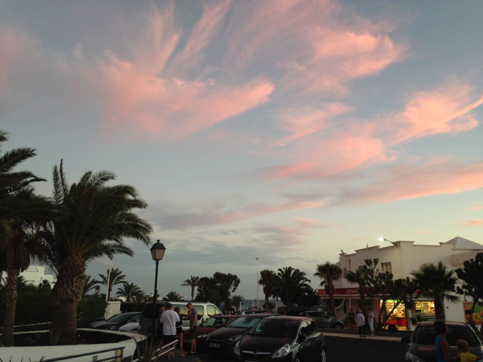 Weg vom Hotel zum Strand/Promenade Hotel Floresta