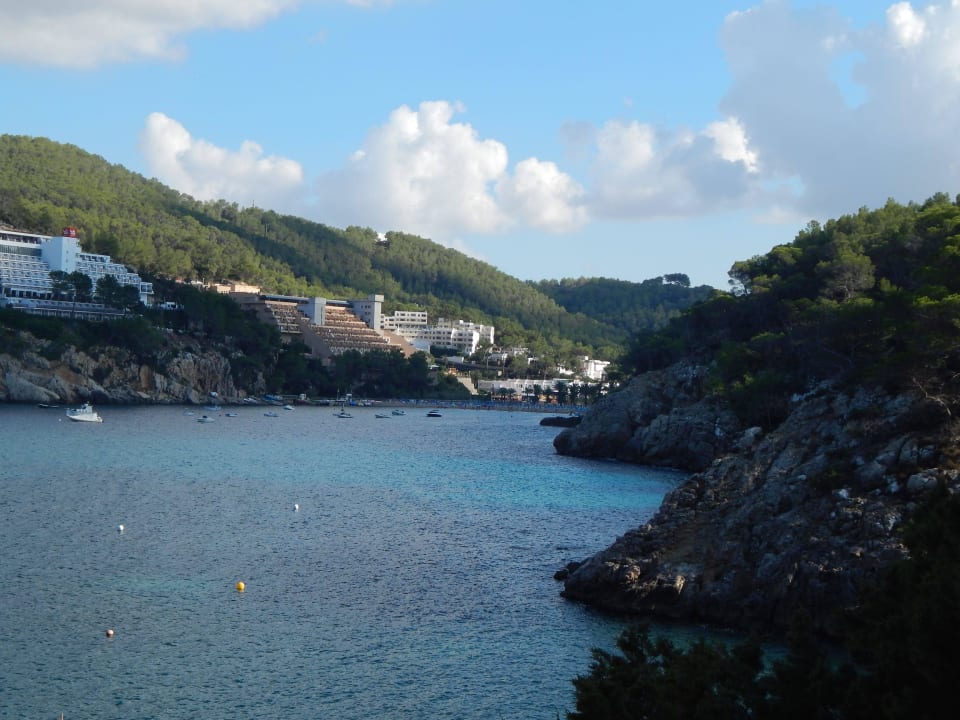 Hotelstrand von der gegenüberliegenden Seite aus. Balansat Resort