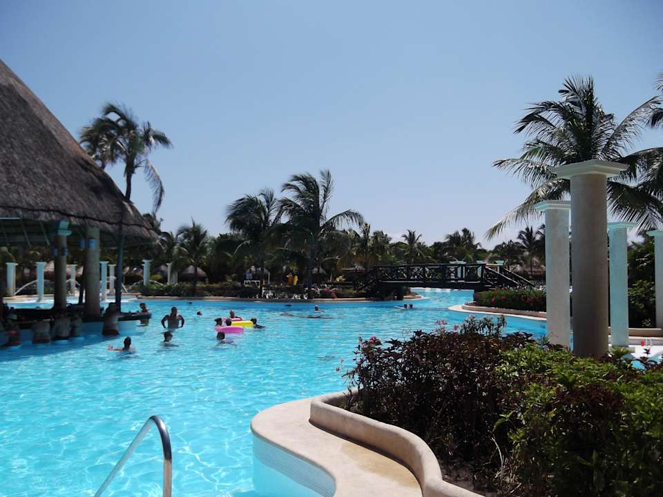 Riesenpool Grand Palladium Kantenah Resort & Spa