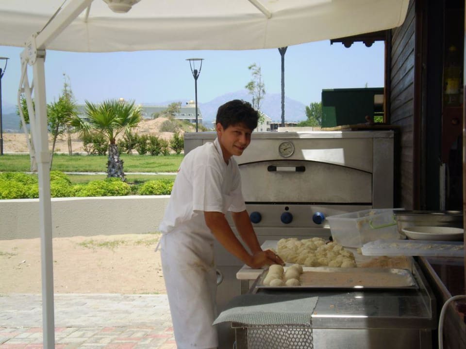 der nette Pizza Bäcker-immer ein lächeln Calimera Hane Garden