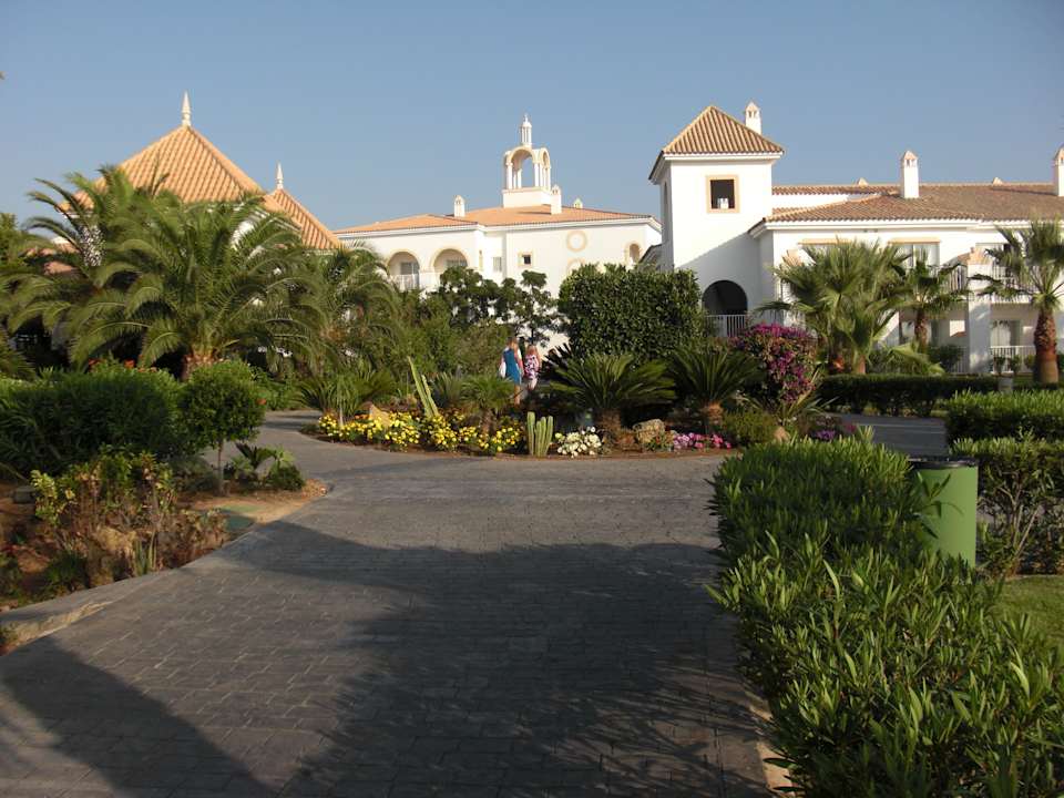 Ein Weg wie in einem kleinen Dorf Hotel Riu Chiclana