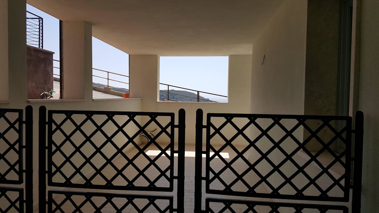 Widok na morze hehe:) chyba na taras sąsiada.... Residenza Miramare