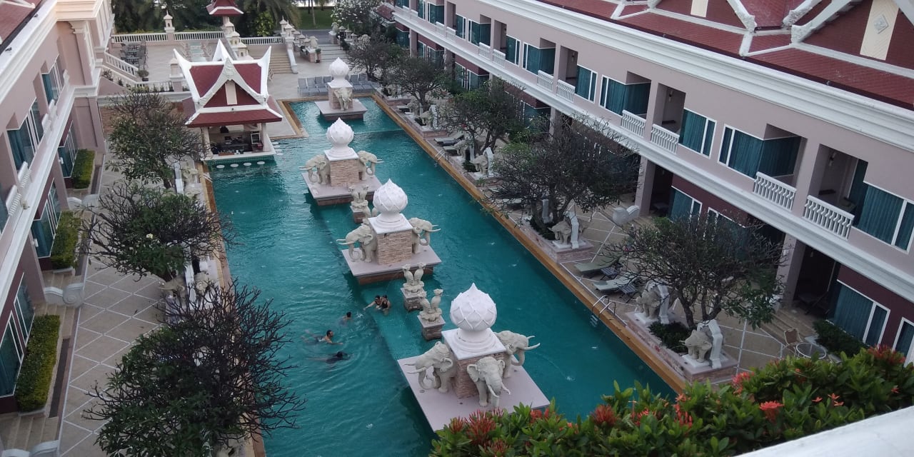 Pool Hotel Grand Pacific Sovereign Resort & Spa