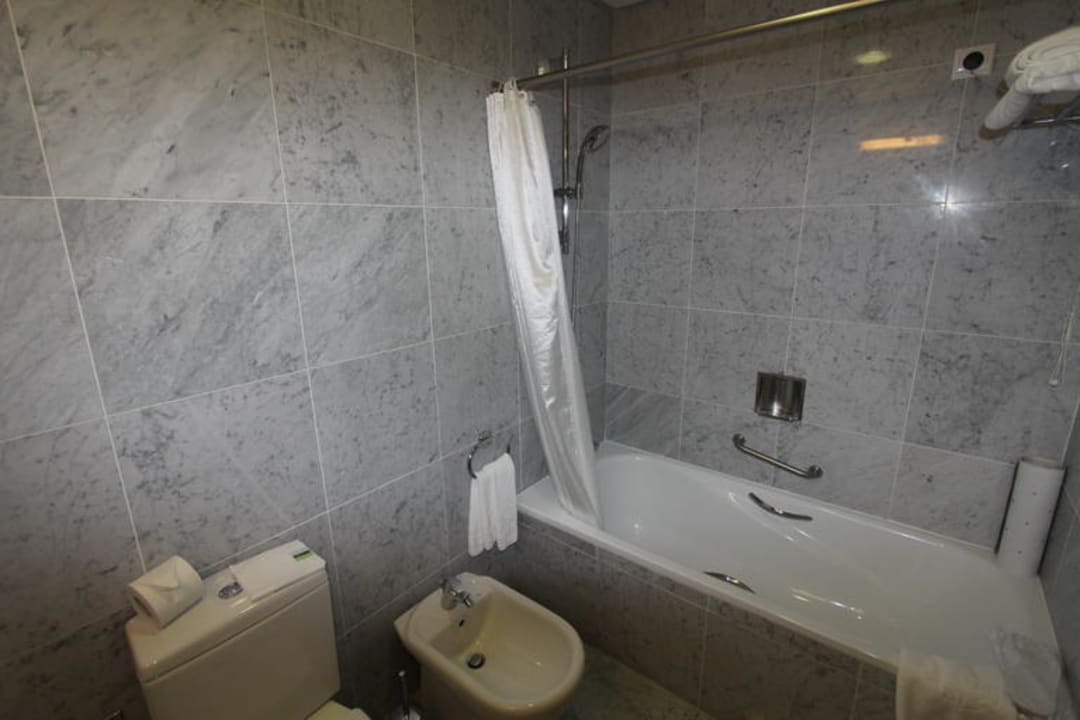 Bad Zimmer 108 Hotel Inatel Flores