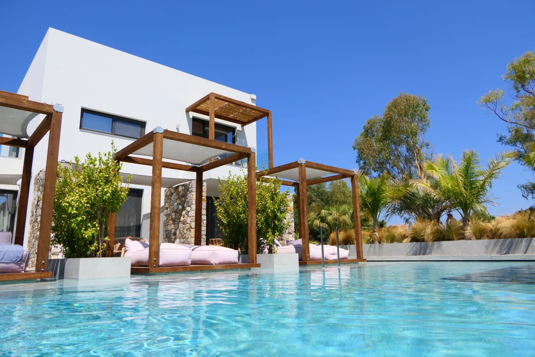 Pool Caravia Beach Hotel