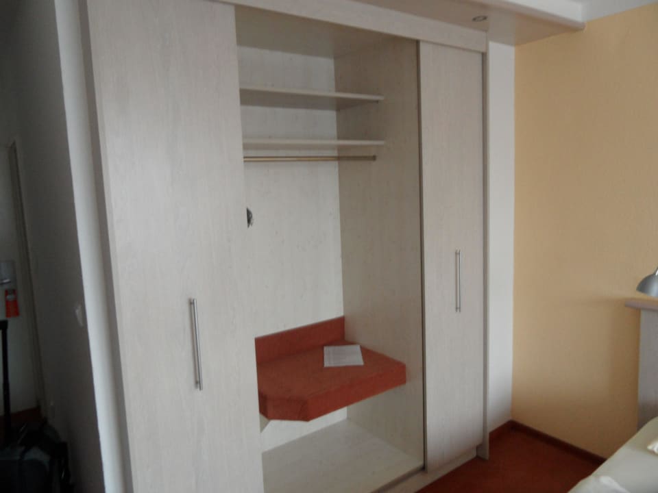 Der Schrank Hotel Panorama Inn und Boardinghaus