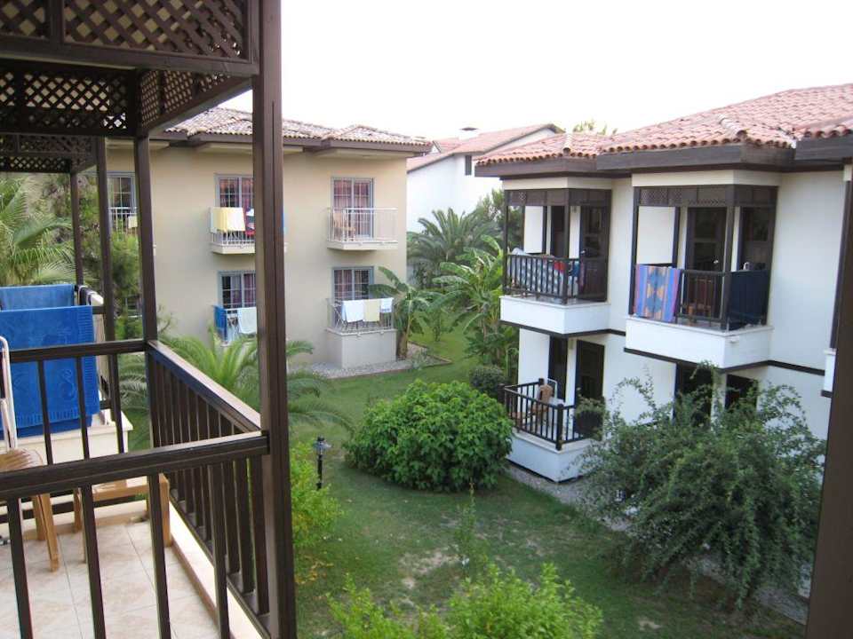 Blick vom Zimmer auf die anderen Wohnhäuschen Hotel Club Nena