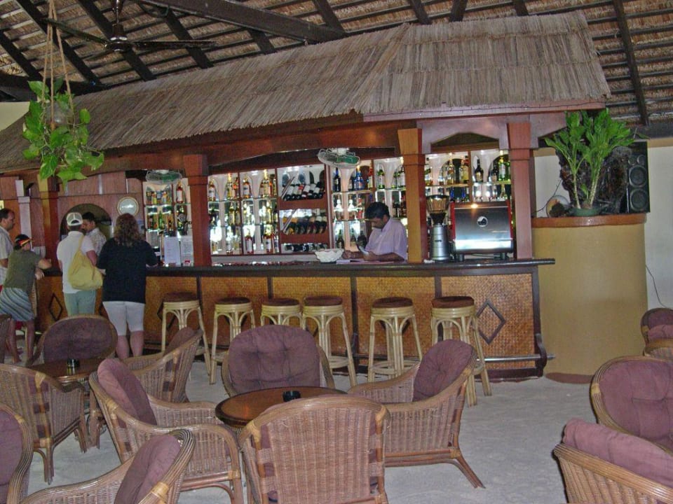 Barbereich Summer Island Maldives