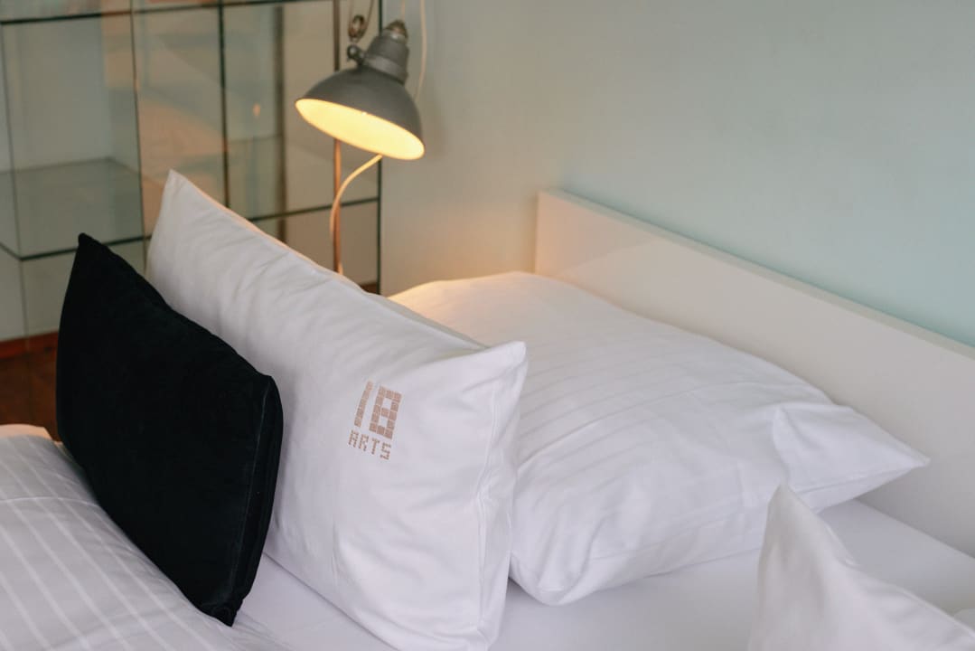 Zimmer 18Arts Hotel - Living in a Gallery!