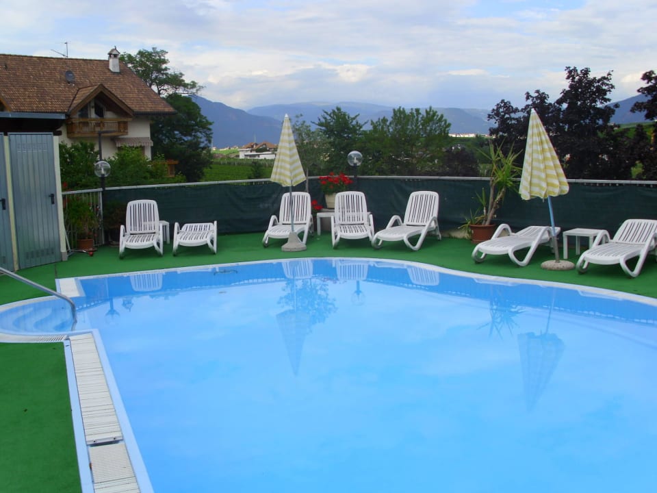 Andere Ansicht des Pools Hotel Alexandres