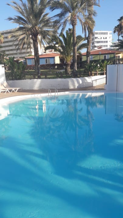 Pool HL Miraflor Suites Hotel