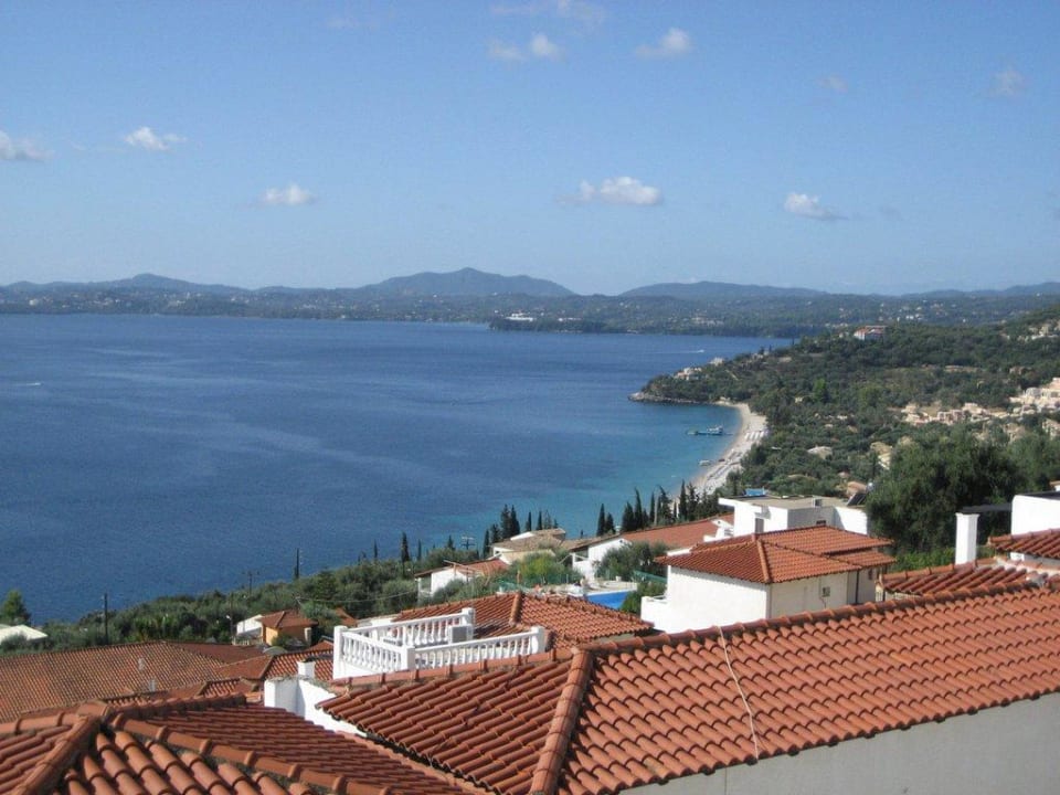 Blick vom Balkon (rechts) Hotel Pantokrator