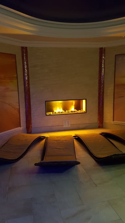 Pool Retro Riverside Wellness Resort