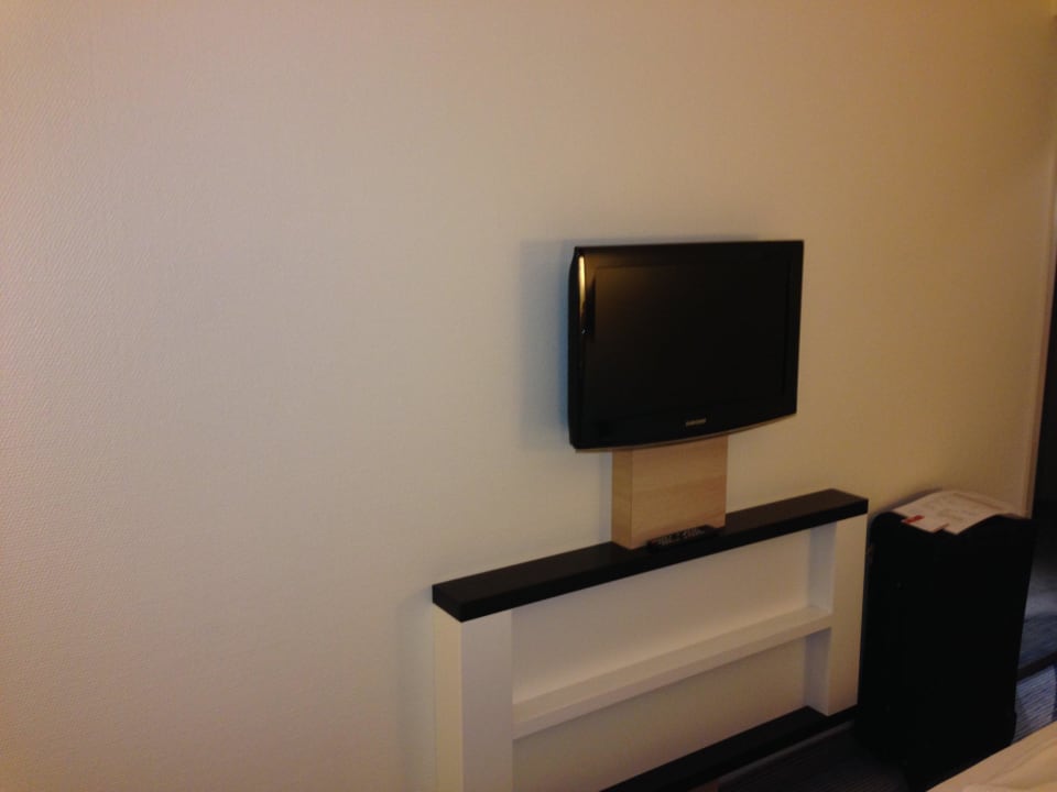 TV im Zimmer H+ Hotel Köln Brühl