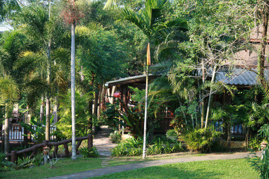 Garten mit Restaurant The Leaf on The Sands by Katathani