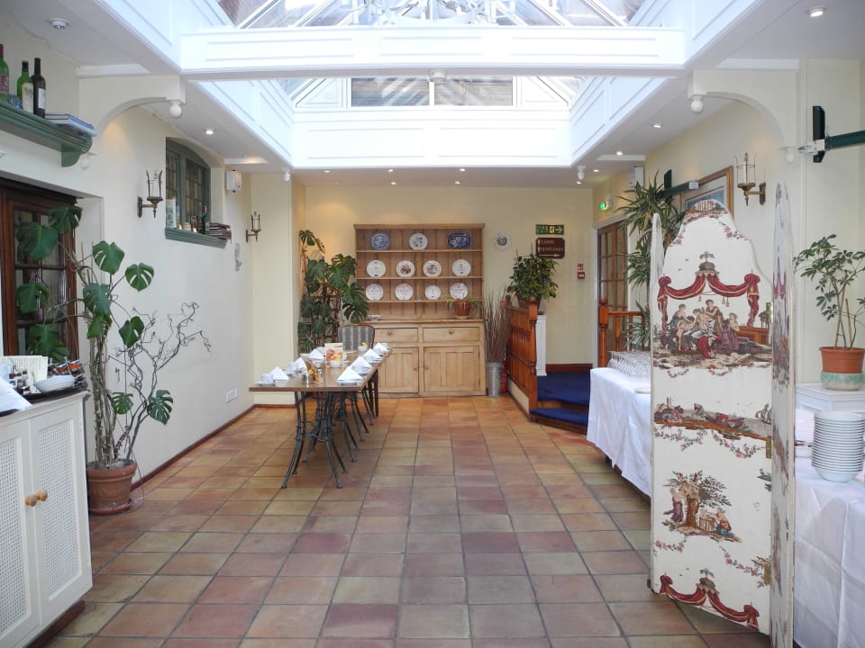 Büffet mit Säften und Nachspeisen Best Western Red Lion Hotel