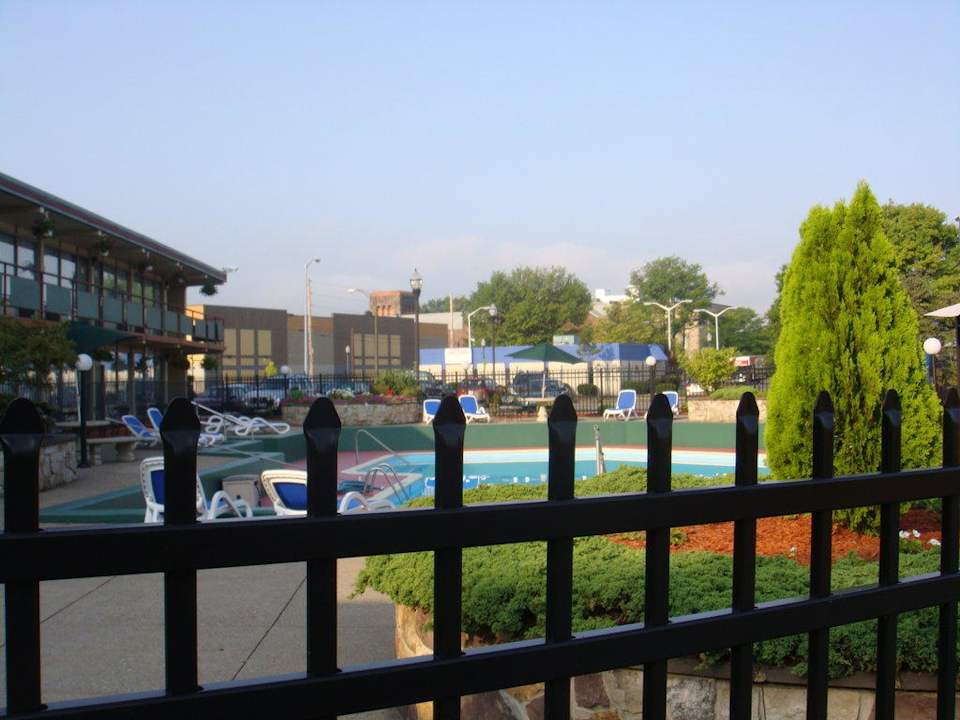 Pool SureStay Signature Collection Genetti Hotel