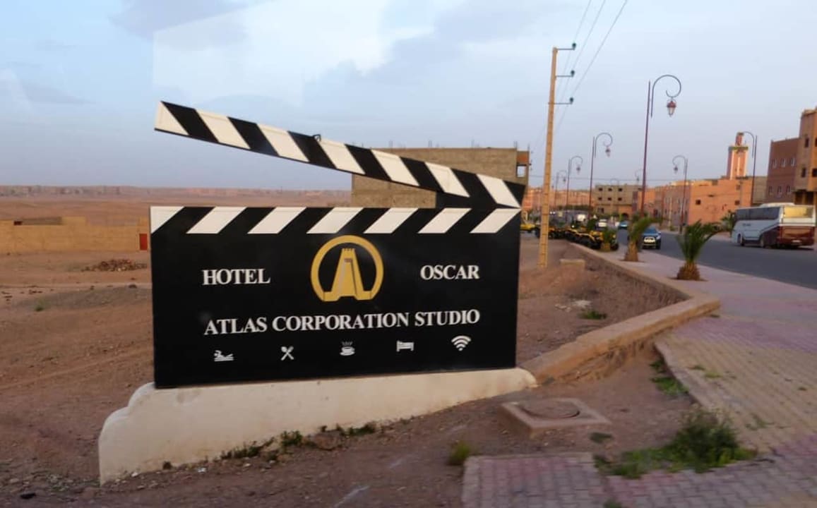 Wjazd - klaps filmowy Hotel Oscar