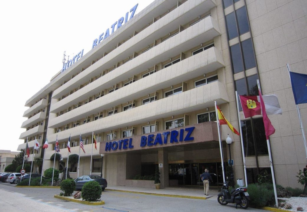 Entrance Beatriz Toledo Auditorium & Spa