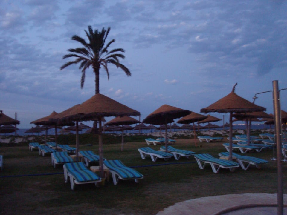 Przy basenie Monarque Club Rivage