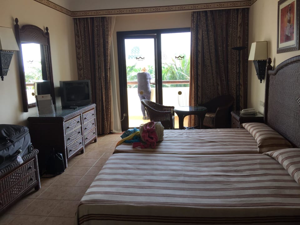 Schöne große Zimmer und genug Stauraum Hotel Riu Karamboa