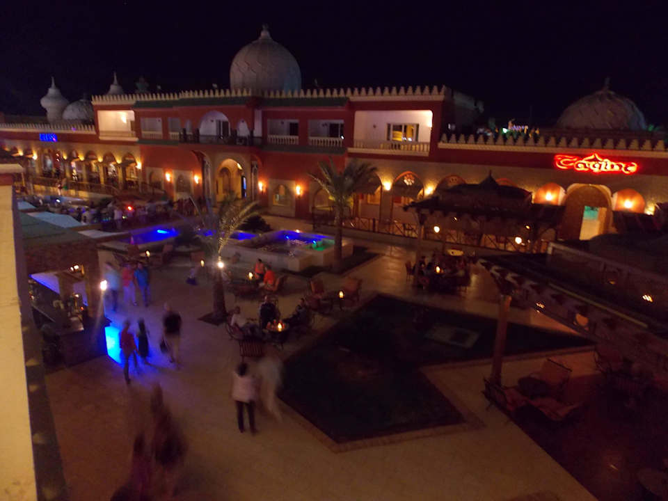 Вид на рестораны Pickalbatros Alf Leila Wa Leila Resort - Neverland Hurghada