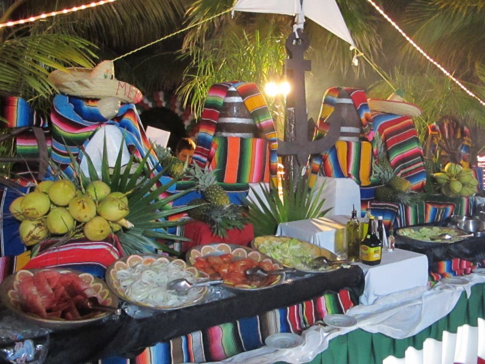 Barbecue am Strand Grand Palladium Colonial Resort & Spa